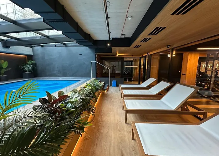Vistula Avenue Apartment Free Parking, Swimming Pool, Sauna & Gym