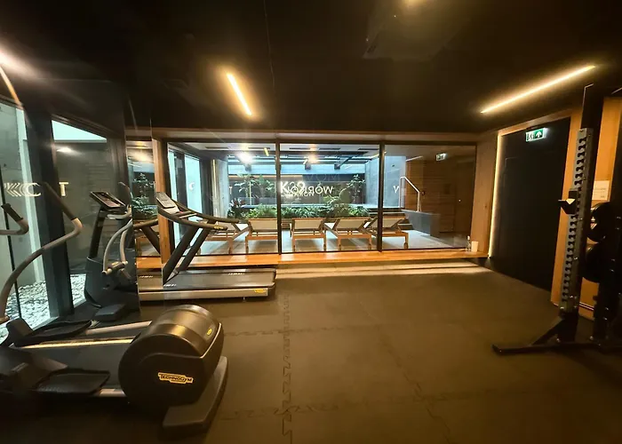 Vistula Avenue Apartment Free Parking, Swimming Pool, Sauna & Gym
